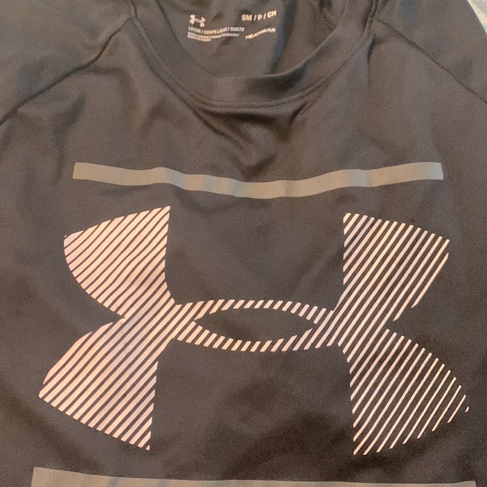 Under armor heat guard small shirt